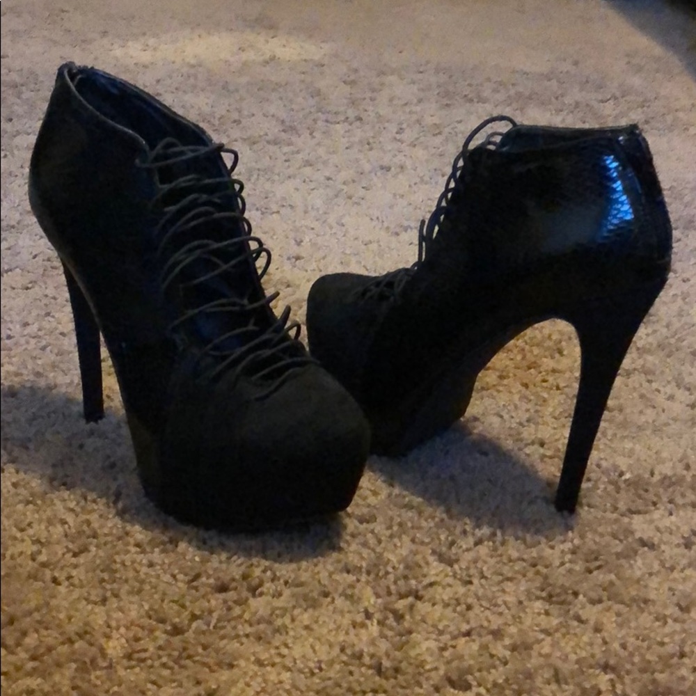 Penny Loves Kenny Lace Booties